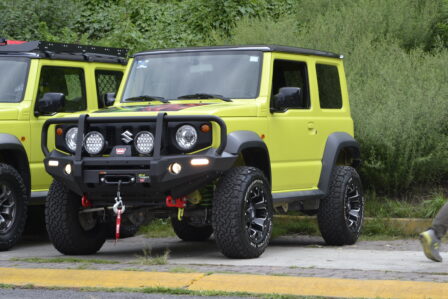 Que defensa protege los faros y parrilla del Jimny