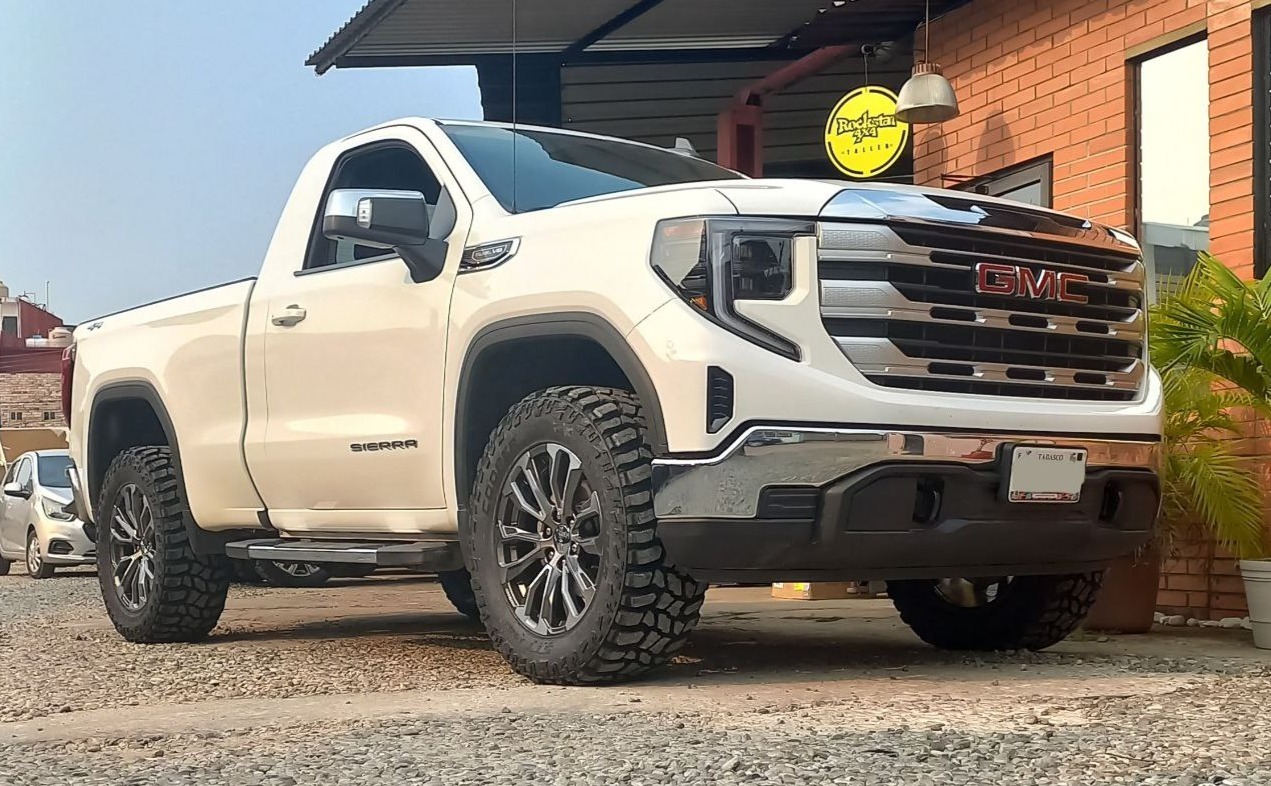 En este momento estás viendo GMC Sierra 2023 con llantas de 35 Pulgadas