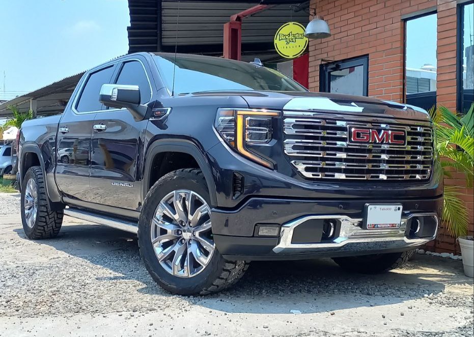 En este momento estás viendo GMC Sierra Denali 2023 con llantas 35 Pulgadas