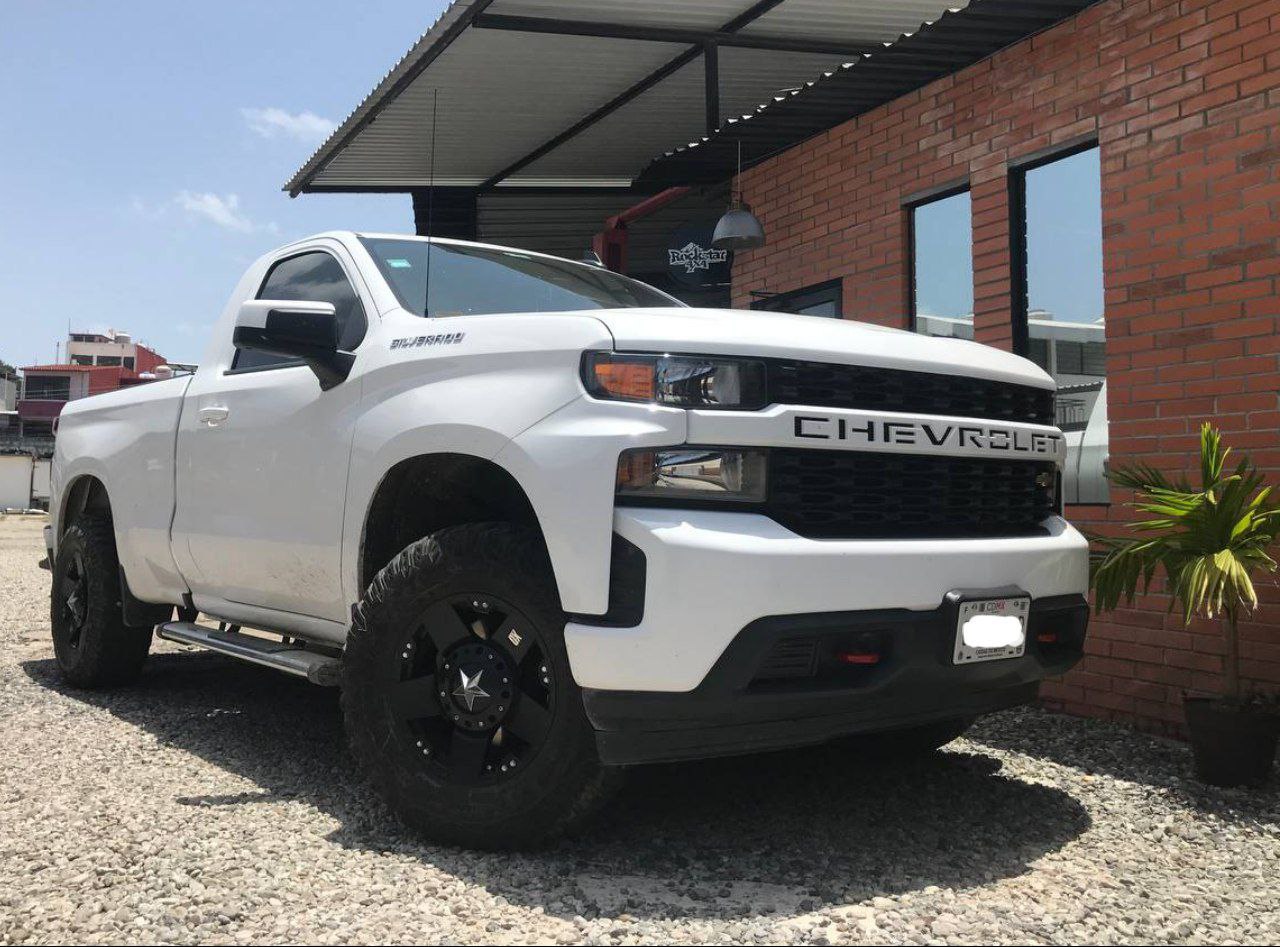 Lee más sobre el artículo Levantar frente y llantas para Chevrolet Silverado