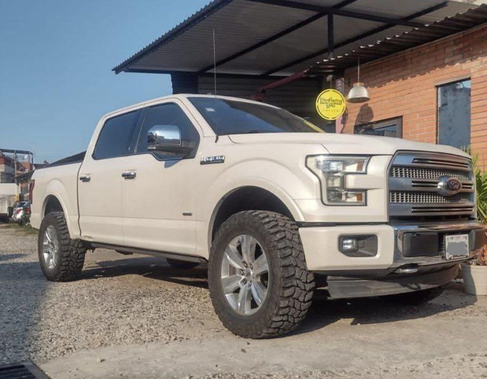 En este momento estás viendo Lobo F150 Platinum con Suspensión RoughContry