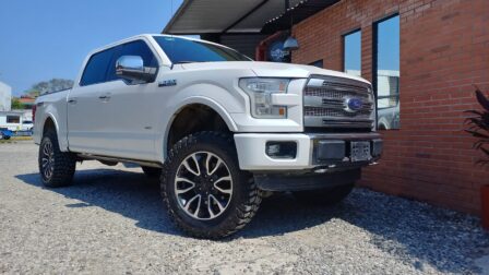 Ford Lobo con suspension de 6 pulgadas Rough Country