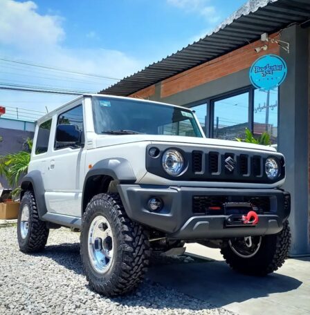 Jimny con suspension Dobinsons