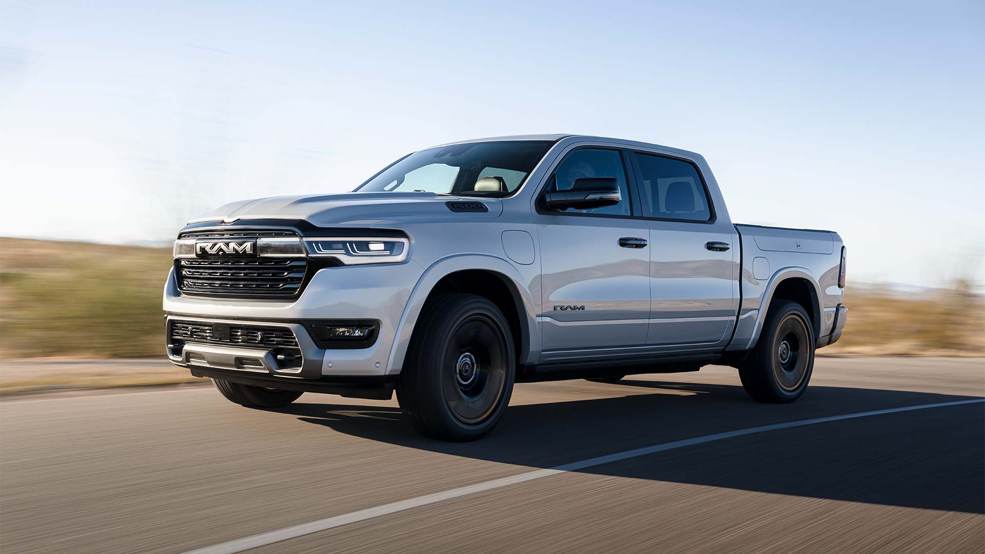 En este momento estás viendo Conoce la nueva RAM 1500 Ramcharger 2025  eléctrica y con un “truco” para aumentar su autonomía.