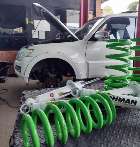 Suspension para hacer mas comoda, cpn mas estabilidad la Mitsubishi Limited,