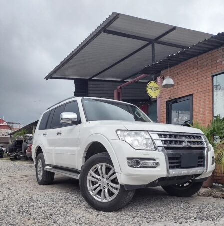 Mitsubishi Montero Limited con suspension Ironman4x4