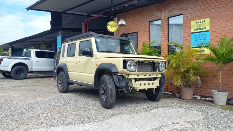 Lee más sobre el artículo Jimny 5 puertas con Defensa, Faros, Winch y Canastilla