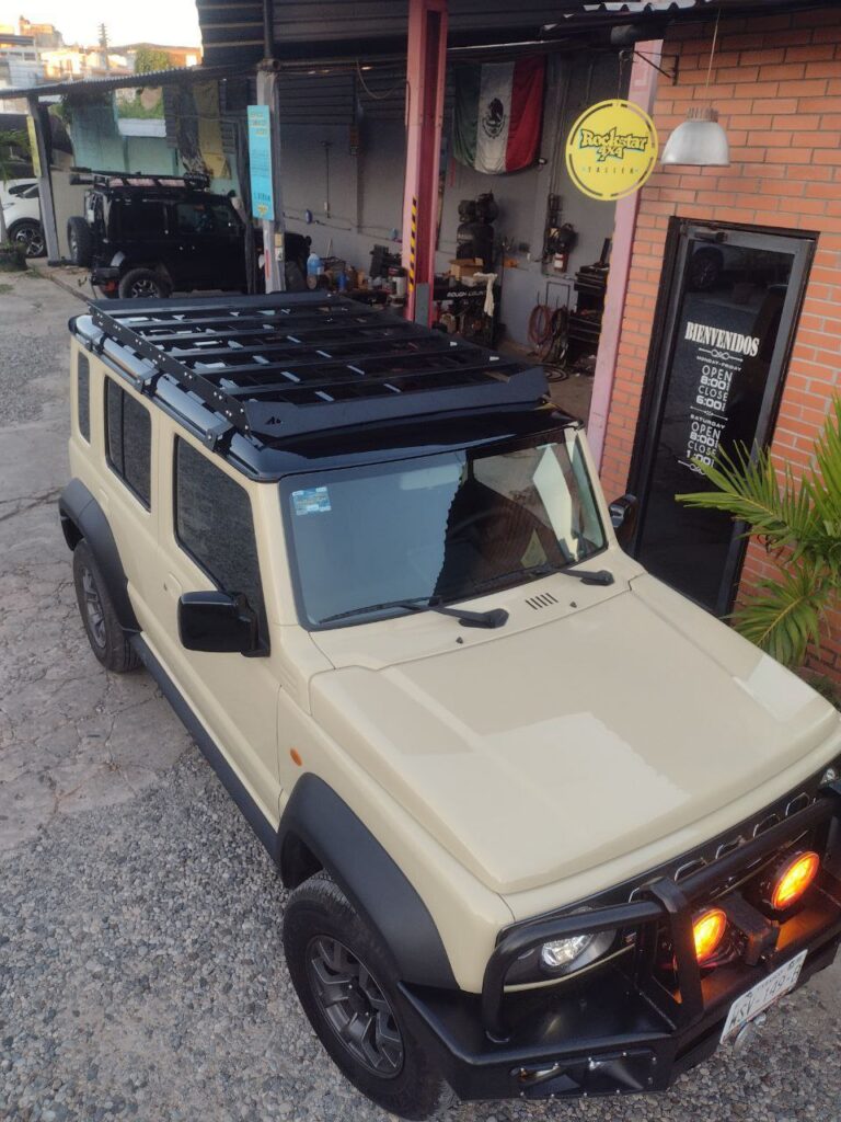 Jimny 4 puertas con canastilla