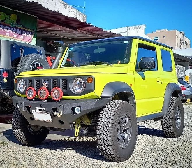 Defensa delantera para Jimny con base para Winch