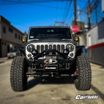 Defensa delantera mediana con tubo y faros de niebla para Jeep Wrangler JK