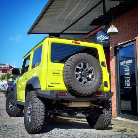 Defensa trasera de acero para Jimny