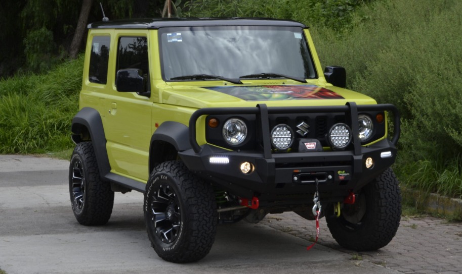 En este momento estás viendo Equipamos este Jimny con una defensa Ironman4x4 completa