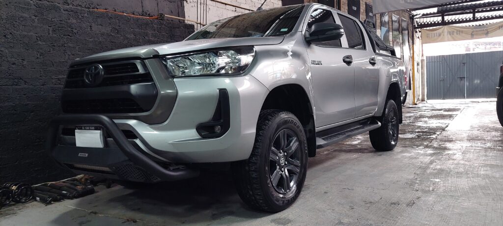 Hilux levantar 2 pulgadas con suspensión Ironman4x4