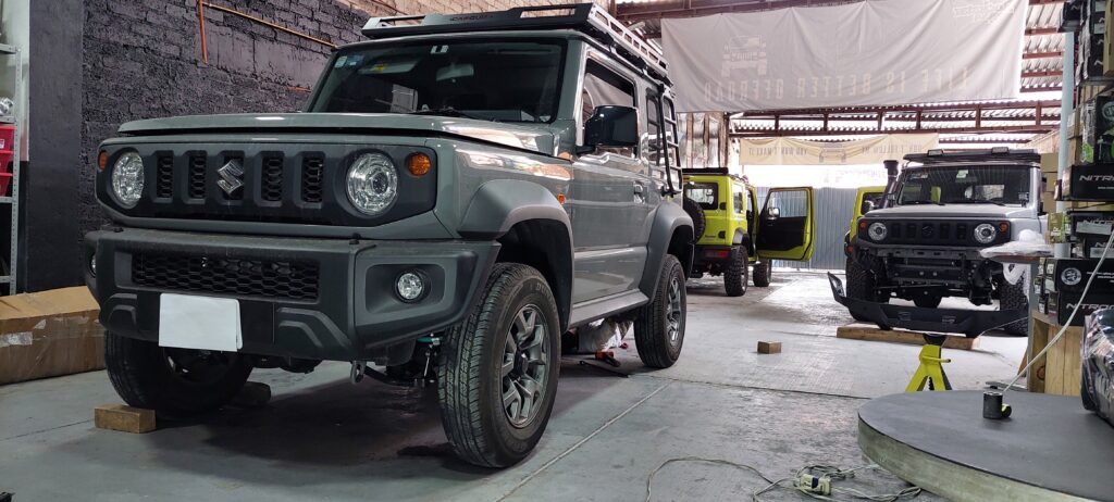 Jimny con suspension premium Dobinsons IMS