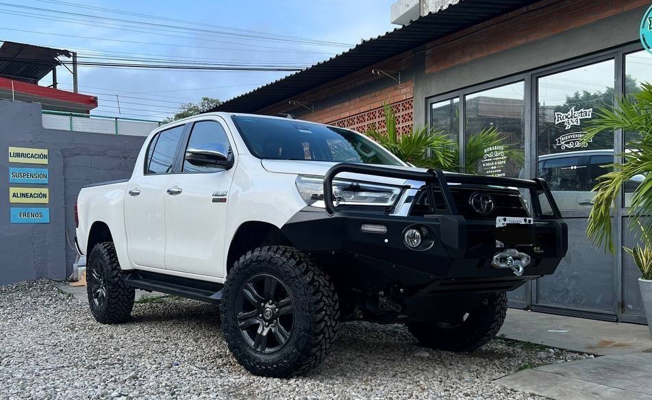 Hilux con protección para la ruta