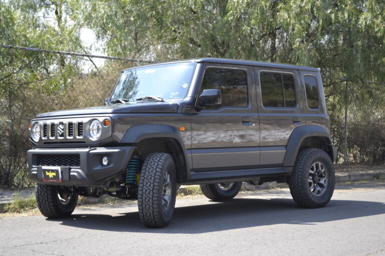 Lee más sobre el artículo Jimny con suspensión Dobinsons y respiraderos de diferencial ARB