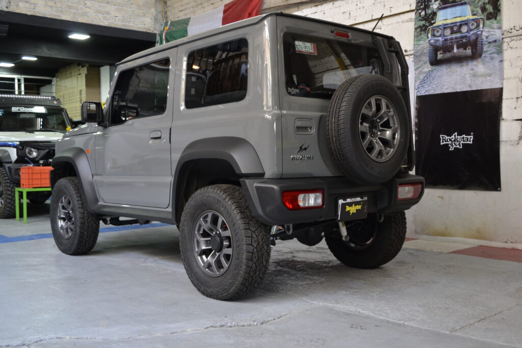 Jimny con suspension Ironman4x4