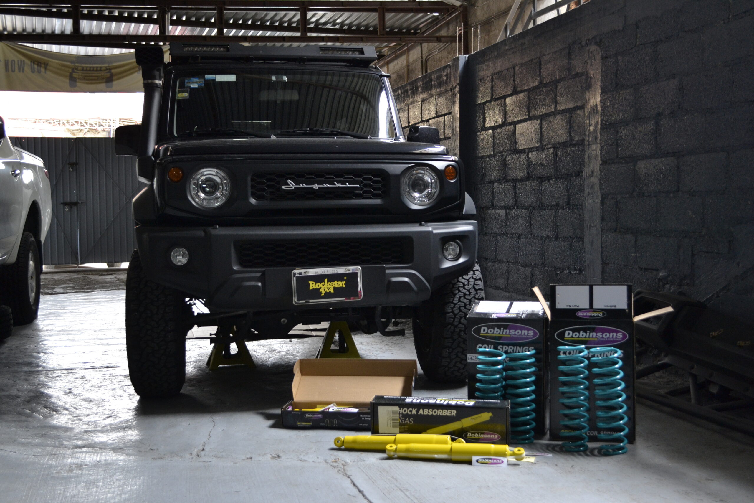 Lee más sobre el artículo Suspension Dobinsons y bujes para mejorar la estabilida de este Jimny