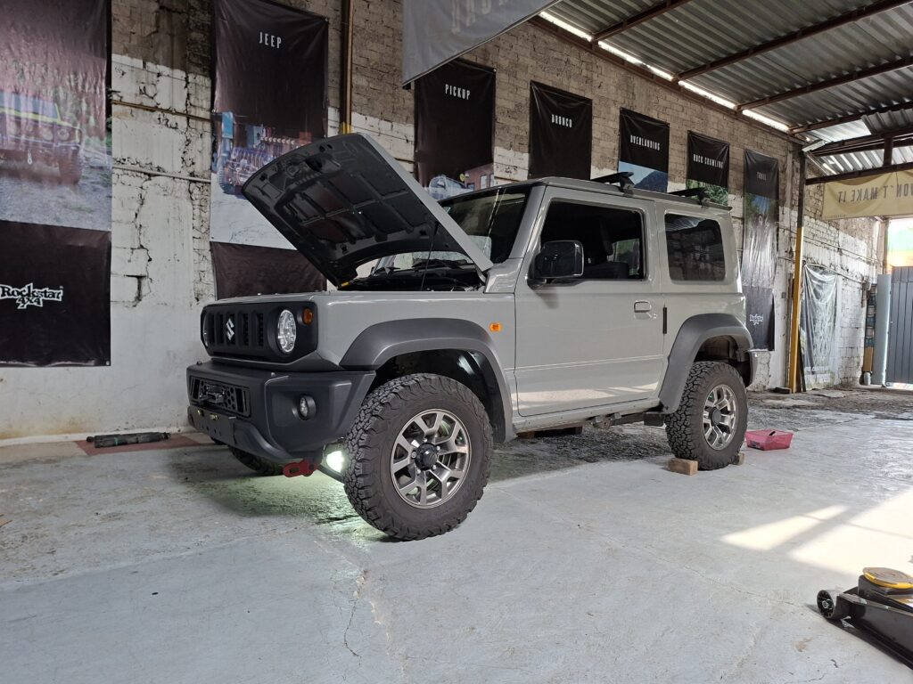 Jimny con modificacion en la suspension