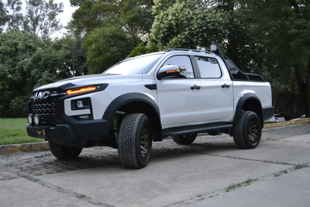 Jac Frison T9 Equipada 