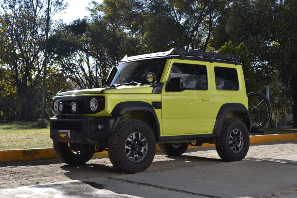 Jimny muy bien equipado