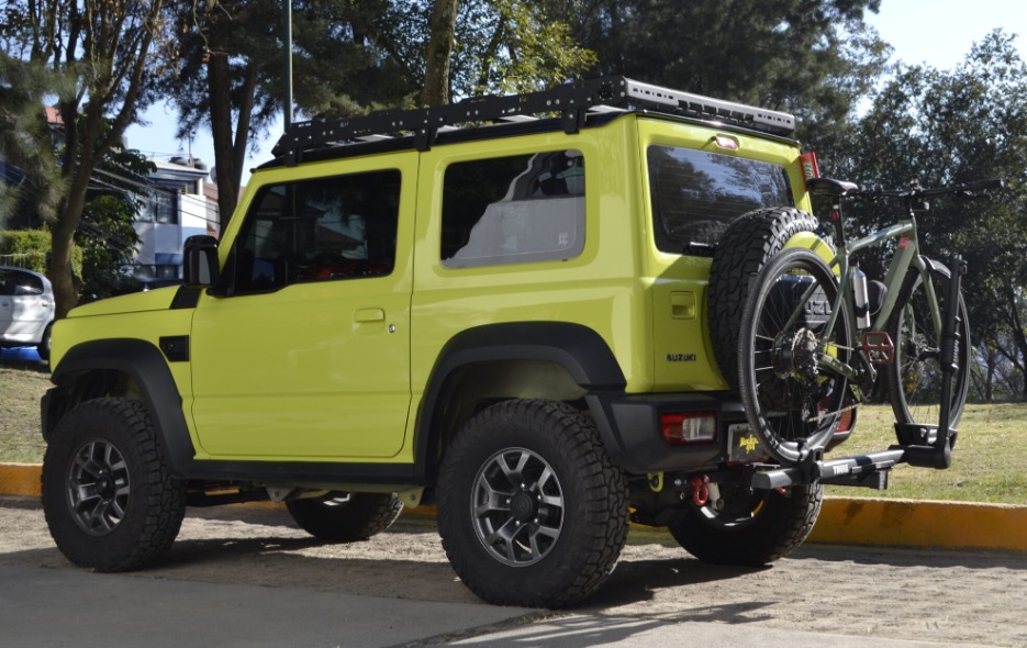 Como se ve el Jimny con Rack para Bicicletas