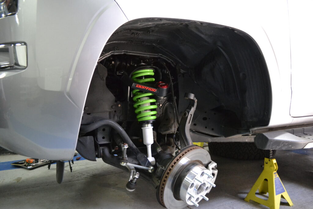 Como instalar amortiguadores nuevoa a una L200