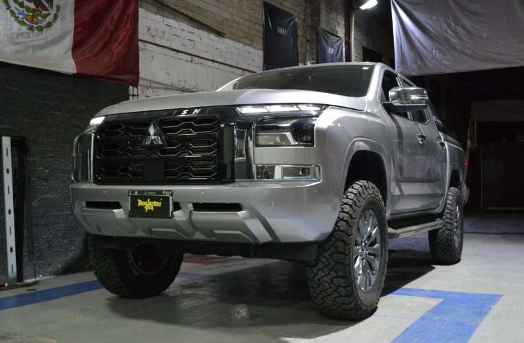 Como se ve iuna L200 2025 mas alta