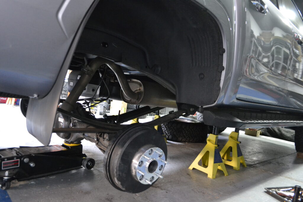 Como cambiar los amortiguadores de una L200