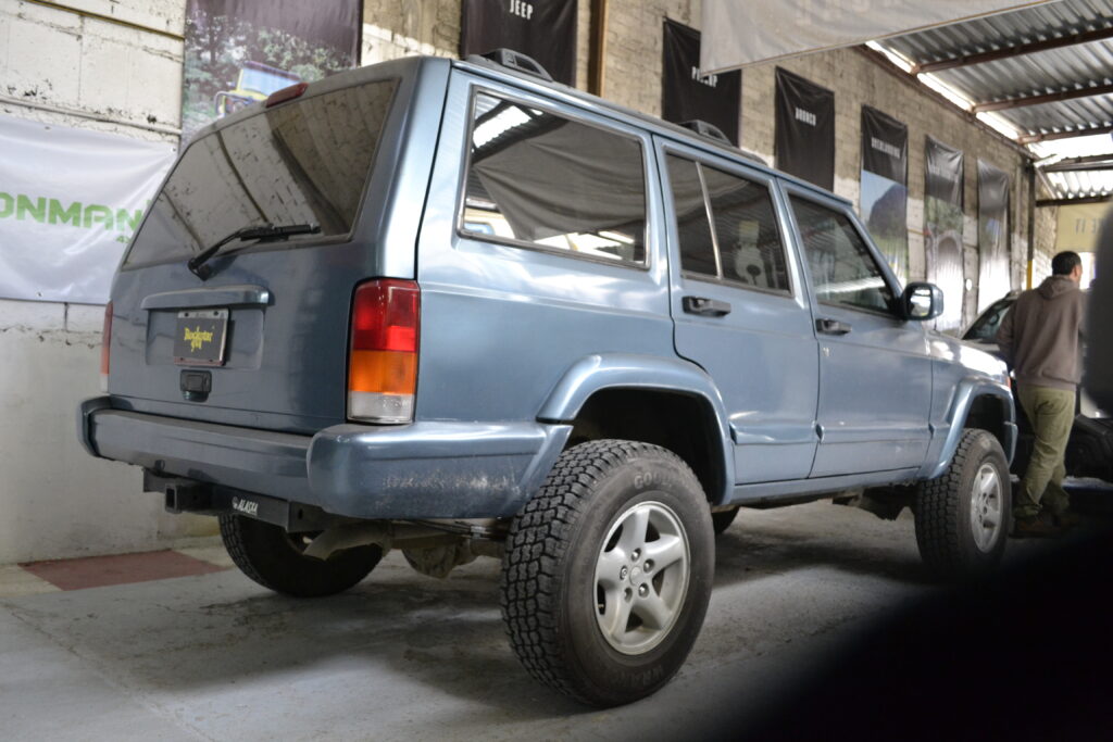 Como se ve la Cherokee Sport con suspension nueva ROugh Country