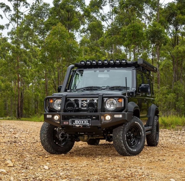 Como se ve el Jimny equipado con defensa de acero