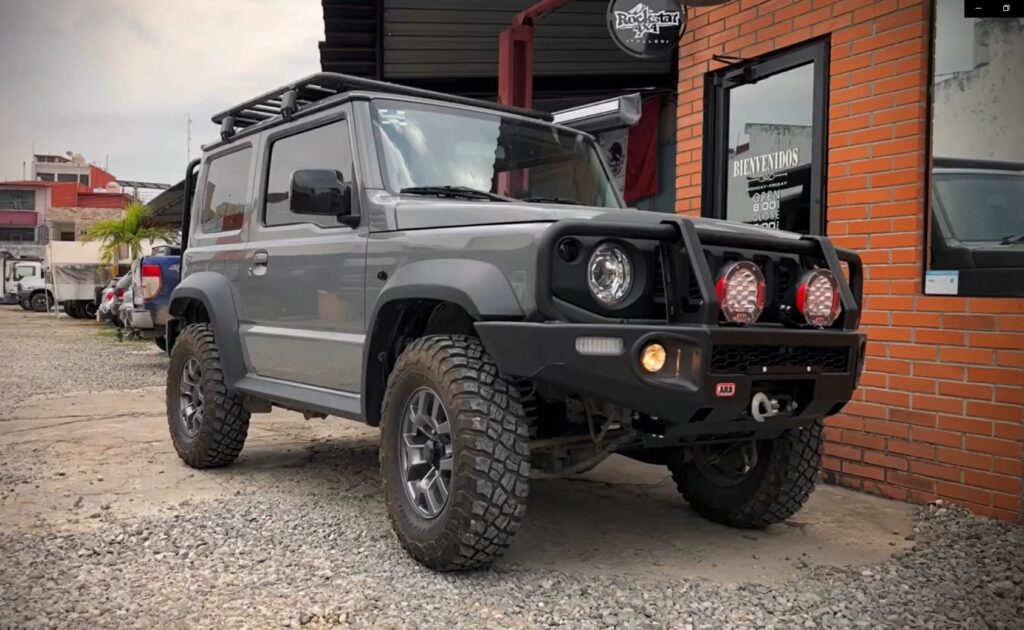 como se ve el Jimny con defensa ARB
