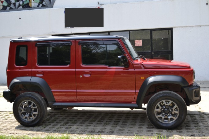 como se ve el Jimny con 2 pulgadas de altura
