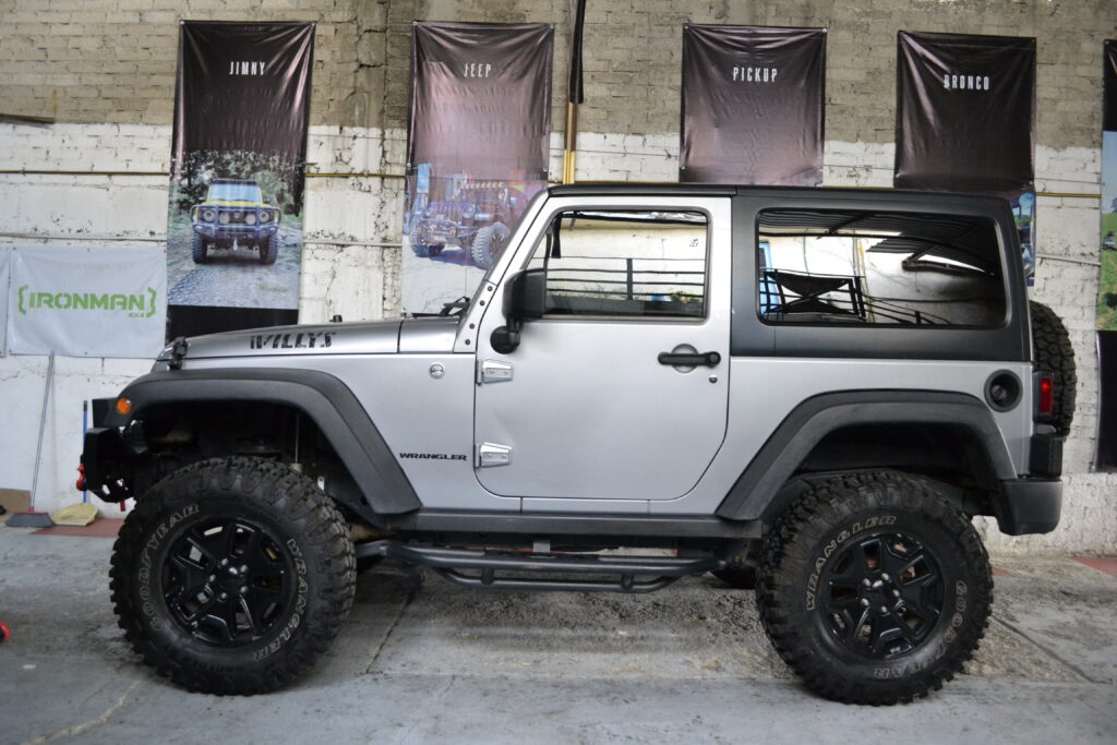 como se ve un Jeep con llantas grandes