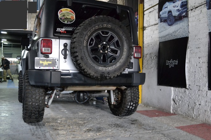 Como se ve un Jeep cpn 4 pulagadas mas de altura